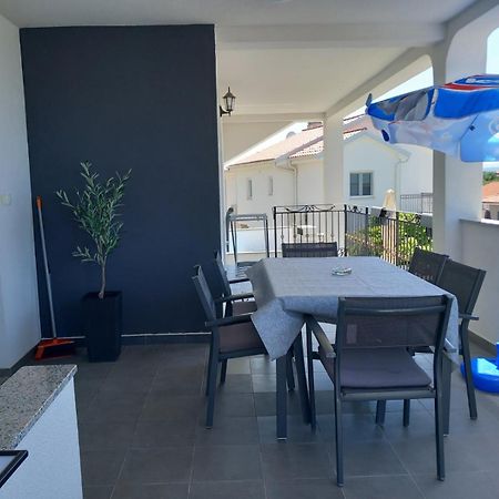 Apartman Niko Malinska Exteriér fotografie