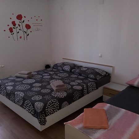 Apartman Niko Malinska Exteriér fotografie