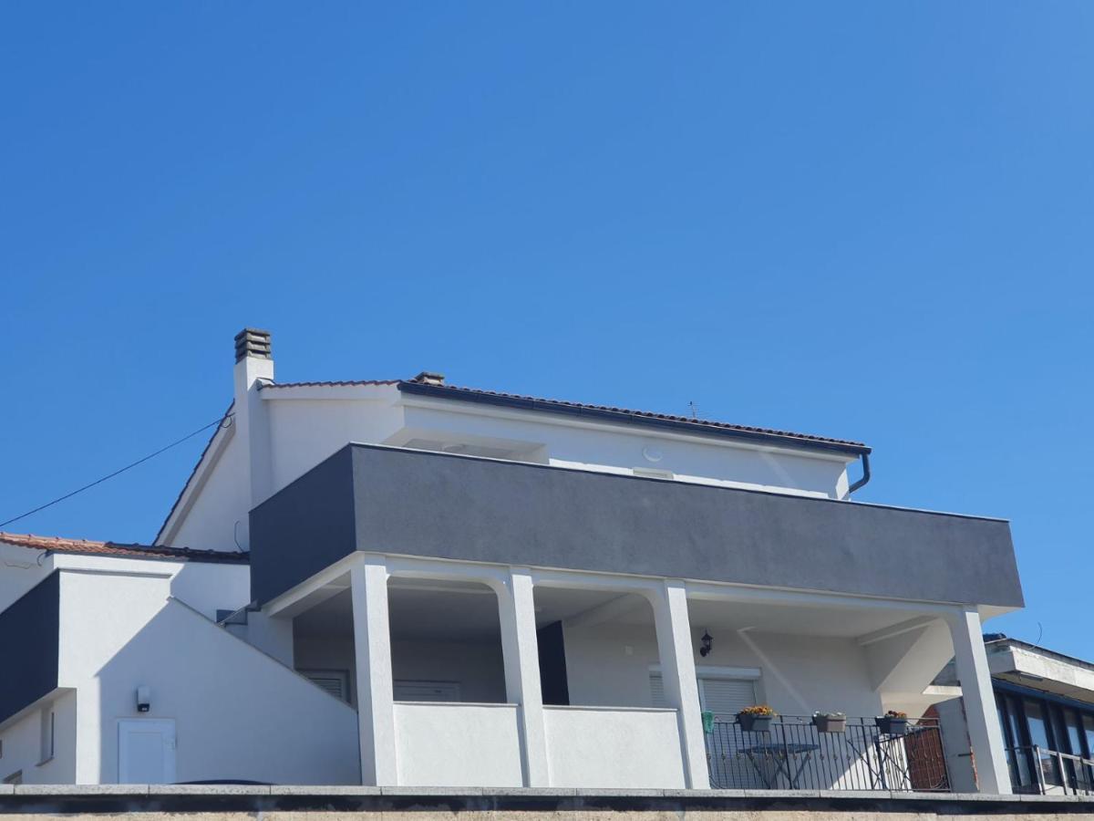 Apartman Niko Malinska Exteriér fotografie